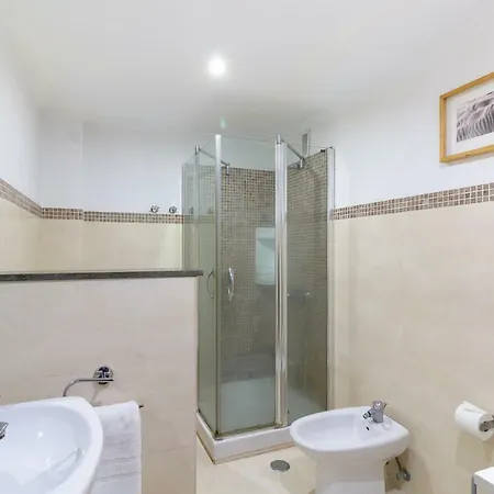 In Excellent Neighborhood Apartment *